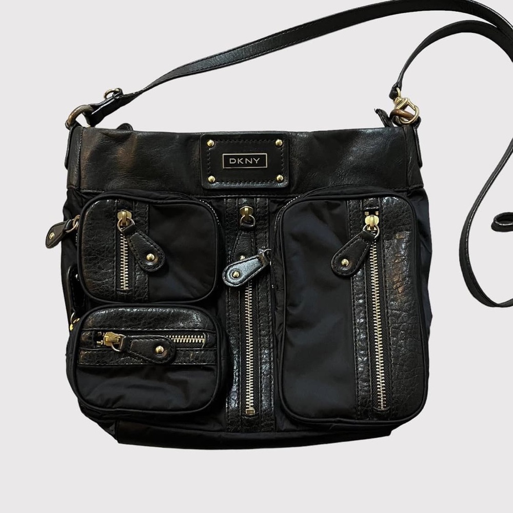‼️SALE WAS $60‼️DKNY Zipper Purse